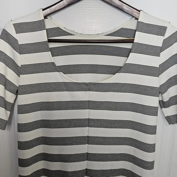 Gap Women's Dress Small Lowback Black White Striped‎ Mini Short Tshirt Sheath - Picture 4 of 8